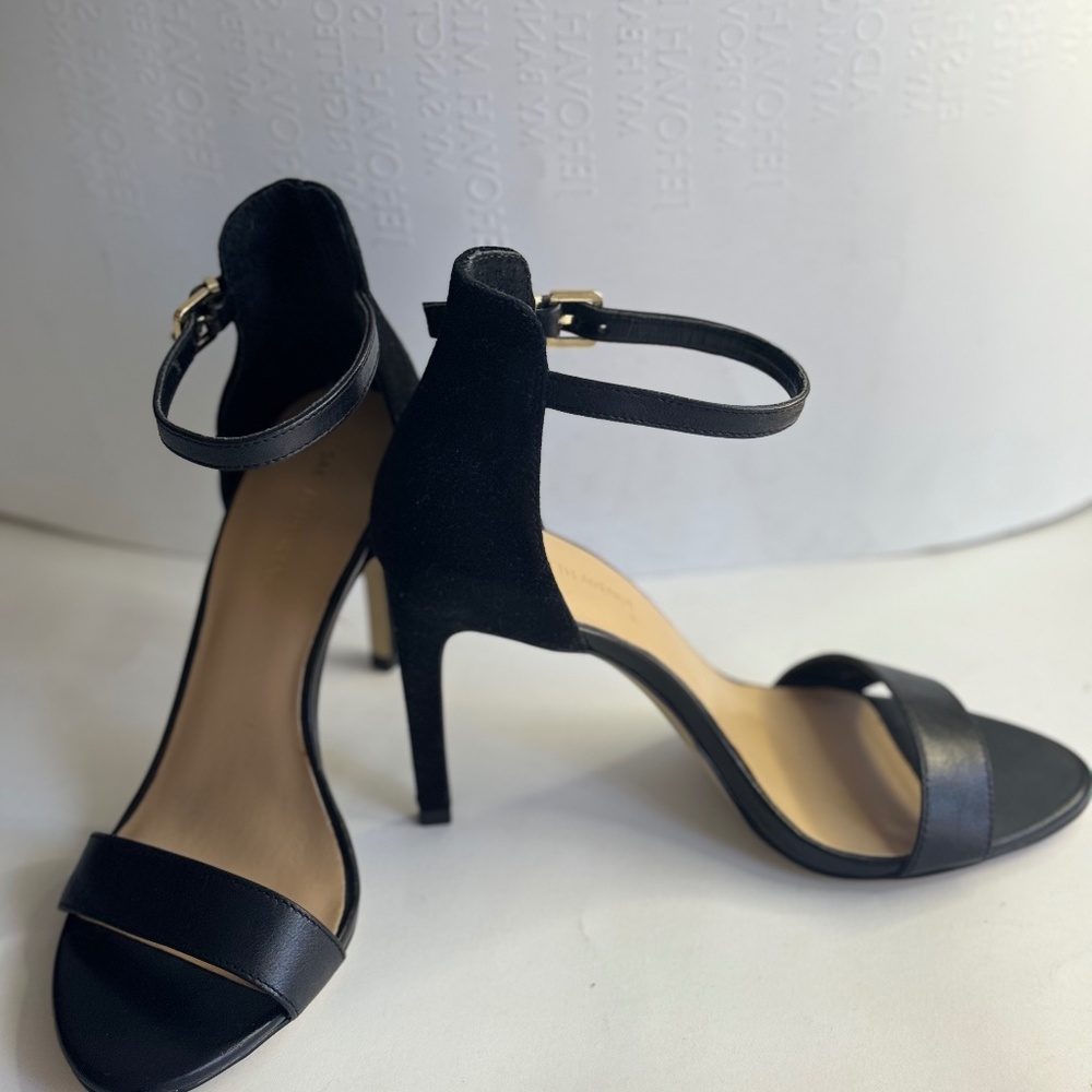 Saks Fifth Avenue black leather  open toe heels Sandals size 6